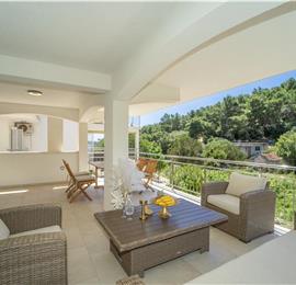6 Bedroom Beachfront Villa with Heated Pool near Vela Luka on Korcula Island, Sleep 12